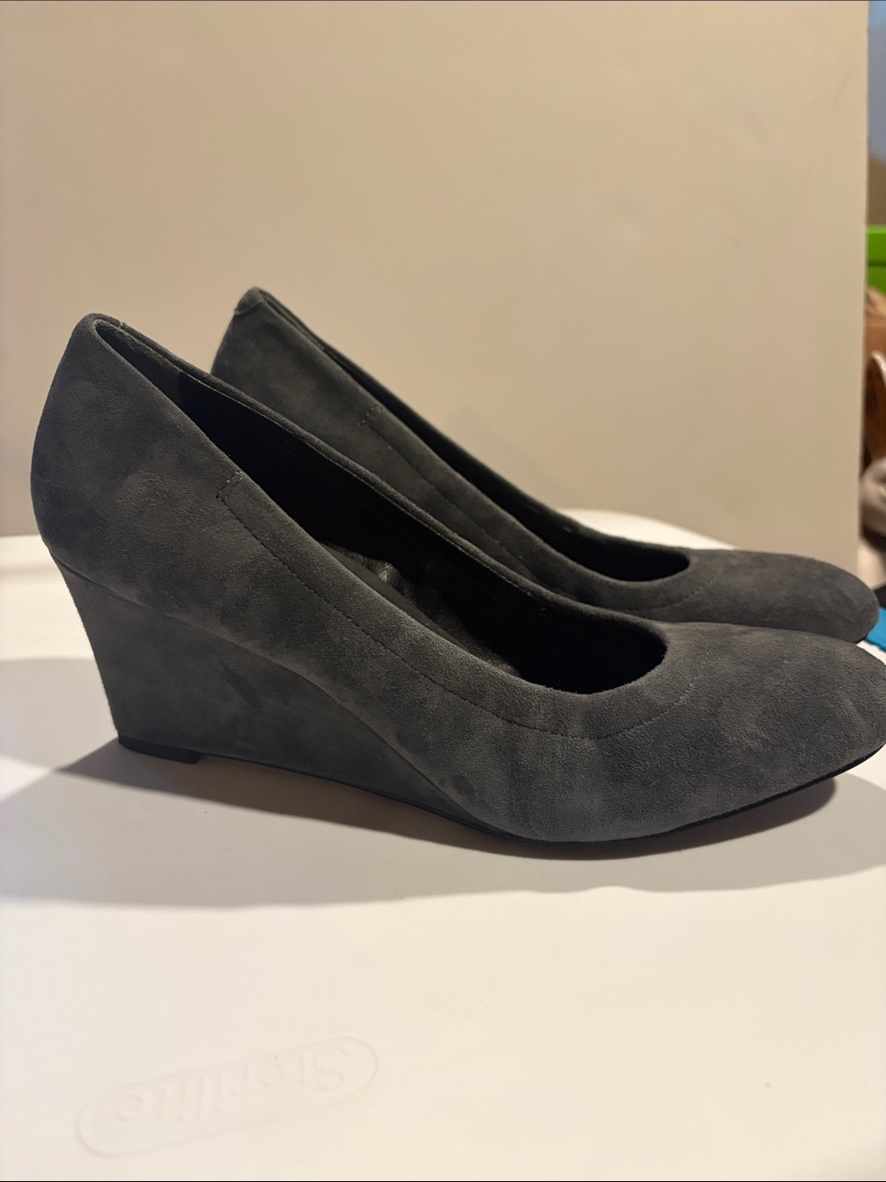 Vionic size 10 grey wedge